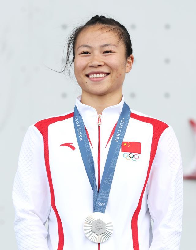1723120360055019016.jpg 巴黎奥运会丨攀岩——女子速度赛:中国选手邓丽娟获得银牌XxjpseC010309_20240807_MVPFN0A001.jpg