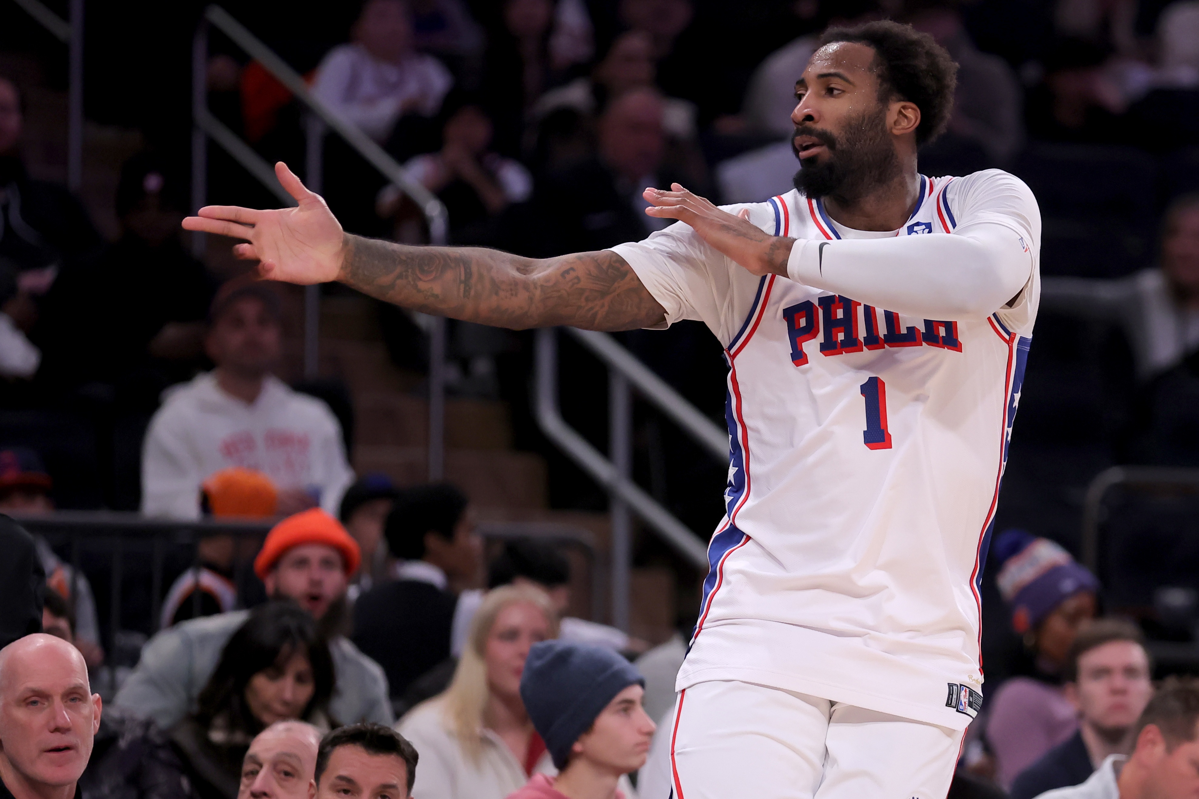 开云体育官网登录入口-美记:球队考虑转正巴洛和贾巴里·沃克 曾想过交易庄神